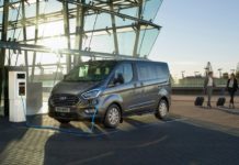 Ford präsentiert Tourneo Custom mit Plug-In-Hybrid-Antrieb