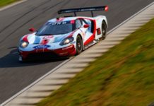 Die Ford GT fahren im Lime Rock Park zum Sieg und auf Rang drei für Dirk Müller