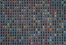 Ford stellt Weltrekord für größte Mustang-Parade auf