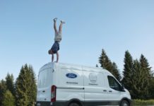 Klaviermusik per Livestream – Pianist Thelonious Herrmann spielt Lieblingsstücke live aus seinem Wohnzimmer in Köln