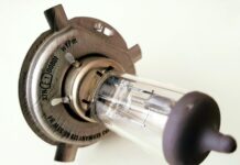 TÜV SÜD: Beim Autolicht-Tuning auf Prüfzeichen achten