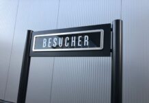 Was tun bei umgefahrenen Parkplatzschildern?