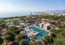 Camping-Tipp Frankreich: Freie Plätze für deutsche Camper Mehr als 3.000 französische Campingplätze bei PiNCAMP Camping-Erlebnis mit Yelloh! Village Frankreich mit der ADAC Campcard entdecken