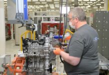 Kollaborierender Roboter bei Ford schafft Jobs für leistungsgewandelte Beschäftige