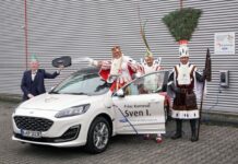 Kölner Dreigestirn fährt mit Ford Kuga Plug-in-Hybrid elektrisch durch den Karneval