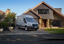 Ford Pro läutet eine neue Nutzfahrzeug-Ära ein: Der rein elektrische E-Transit feiert seinen Verkaufsstart